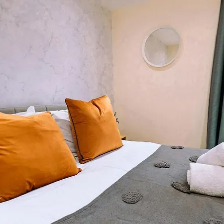 Spacious Apartment In Trendy Hackney